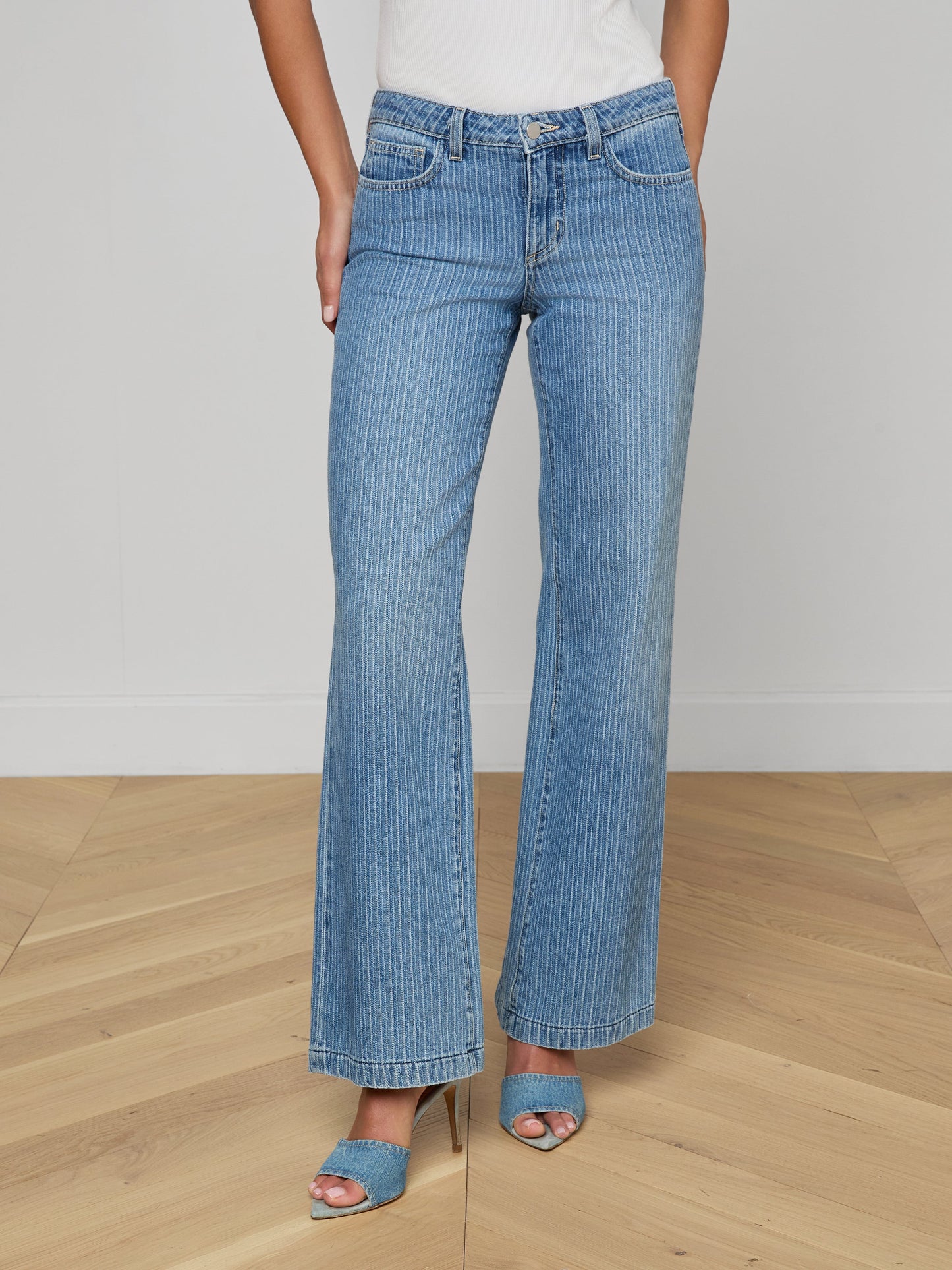 Joanne Low-Rise Wide-Leg Jean