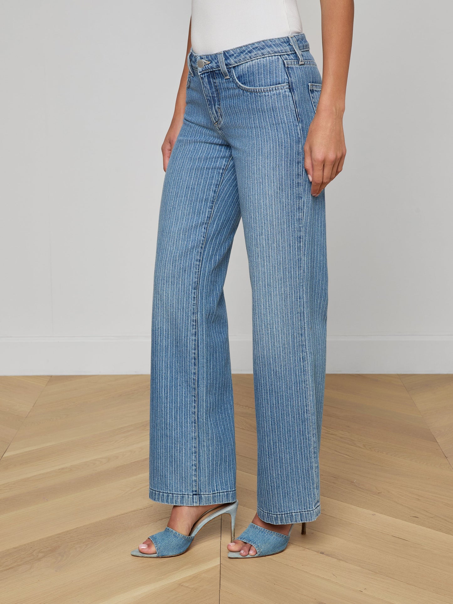 Joanne Low-Rise Wide-Leg Jean