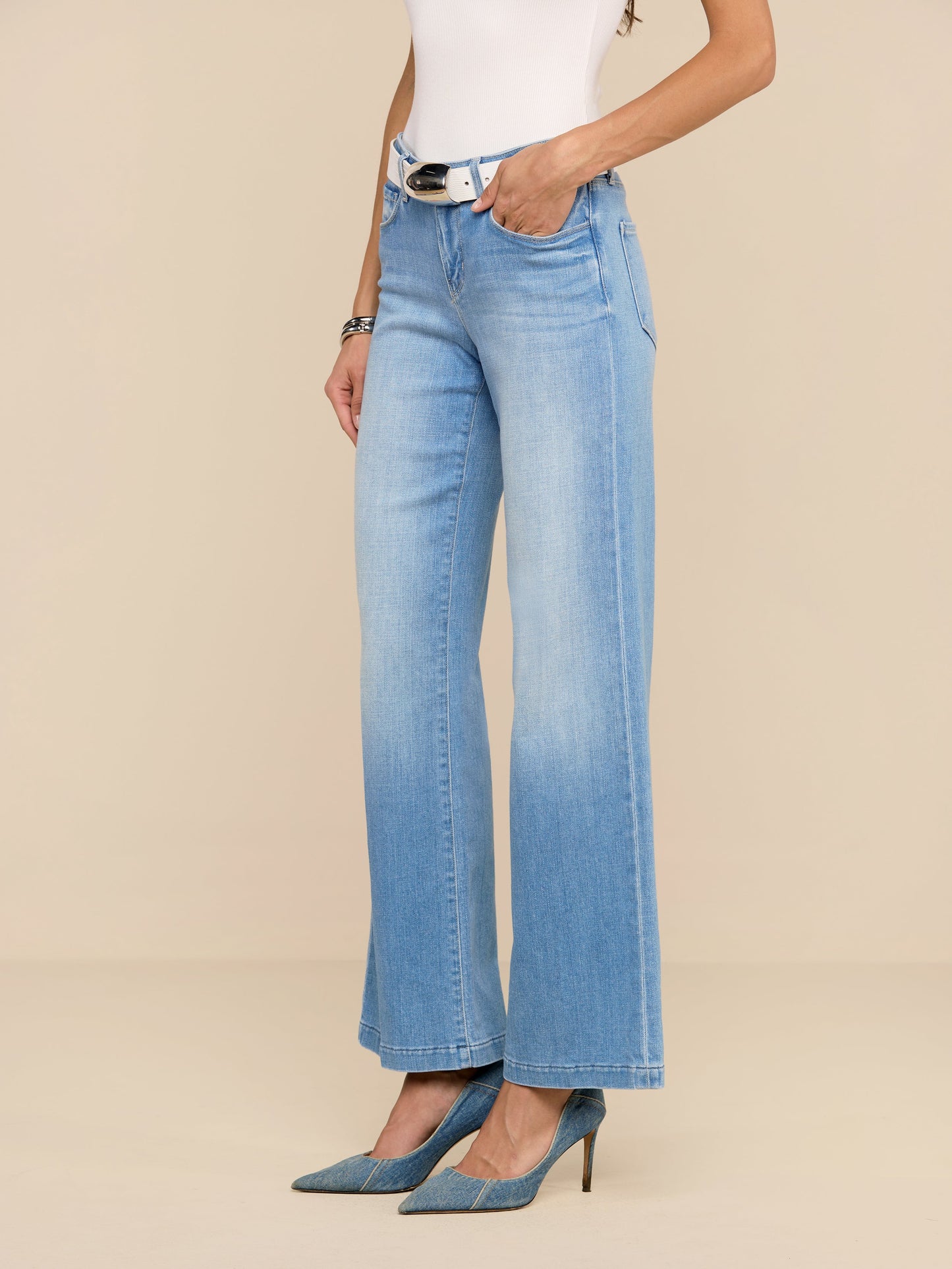 Joanne Low-Rise Wide-Leg Jean